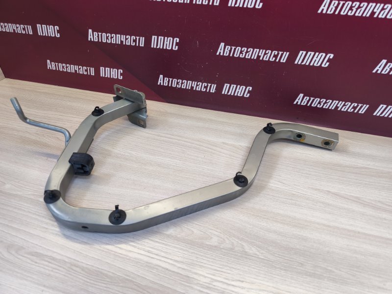 Петля крышки багажника