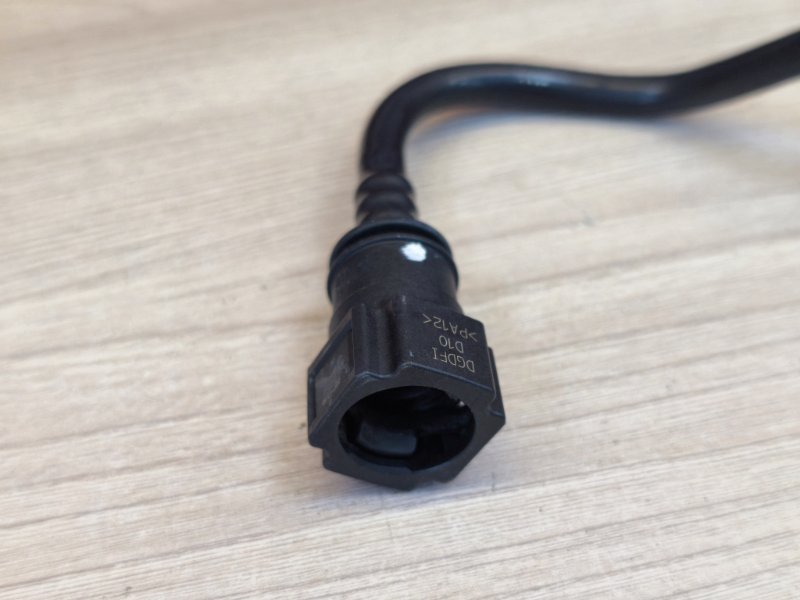 Трубка топливная