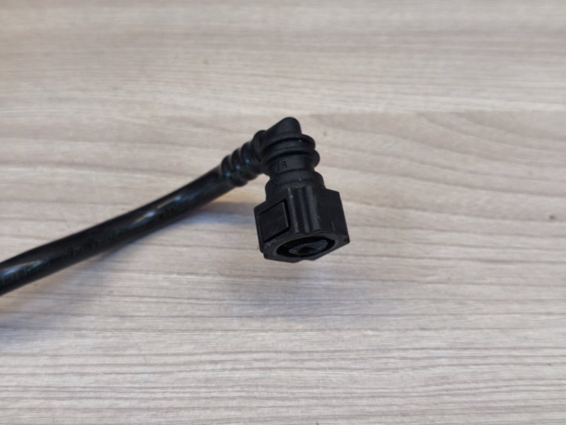 Трубка топливная