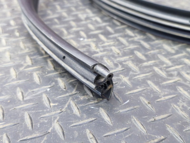 Уплотнитель двери