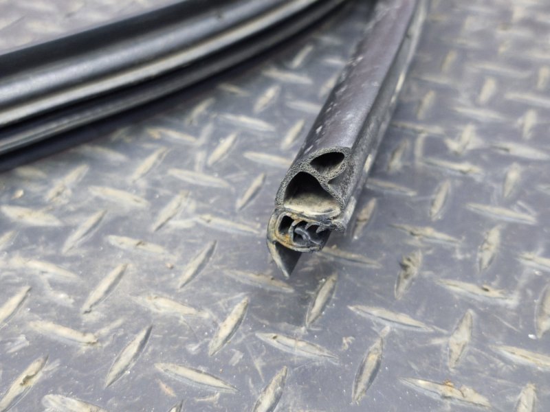 Уплотнитель двери