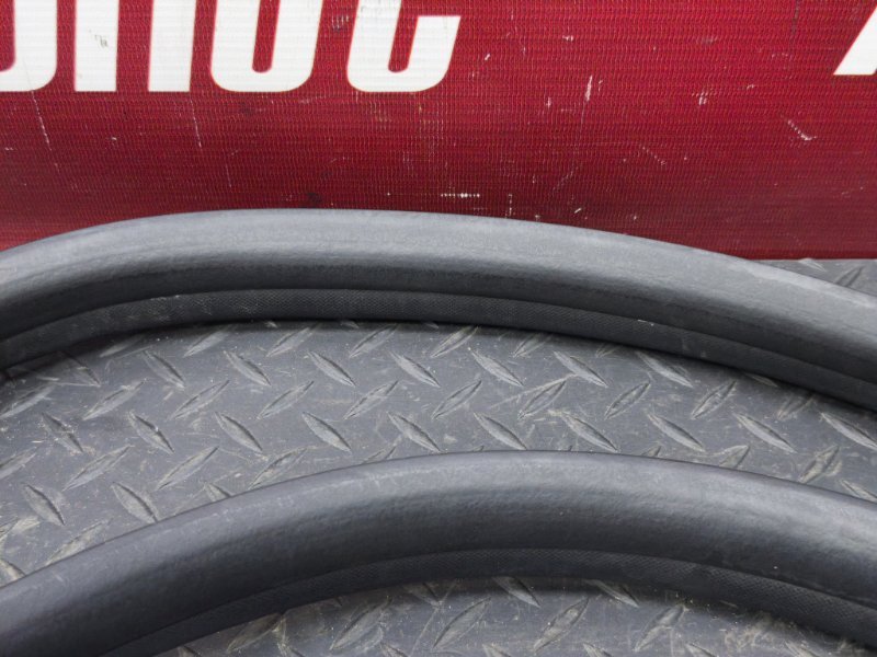 Уплотнитель двери