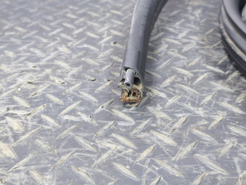 Уплотнитель двери