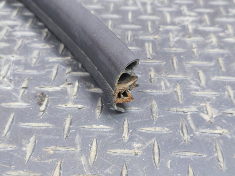 Уплотнитель двери