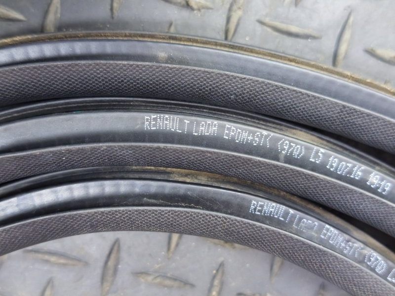 Уплотнитель двери