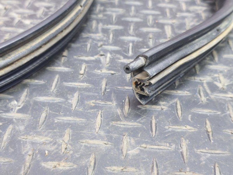 Уплотнитель двери