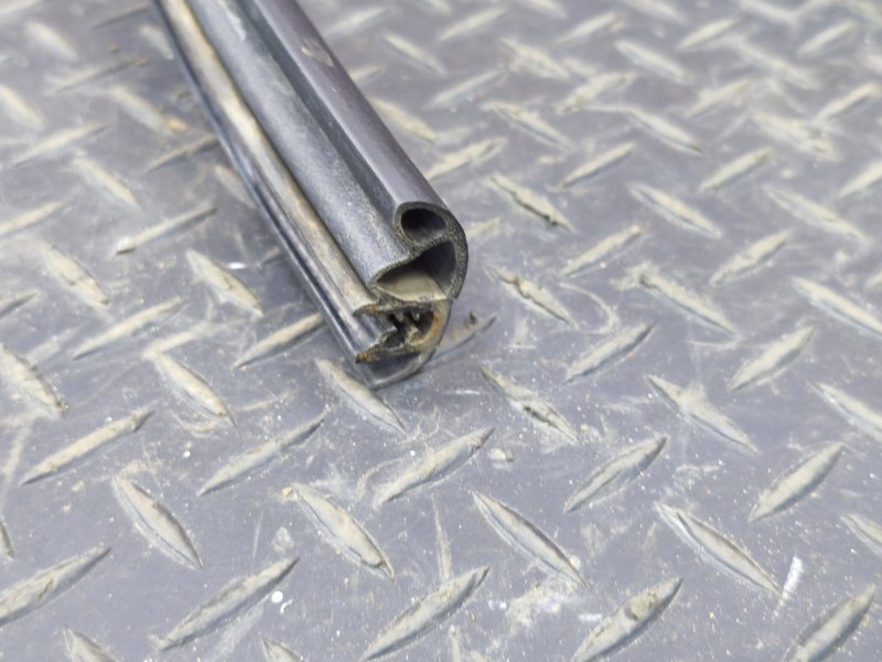 Уплотнитель двери