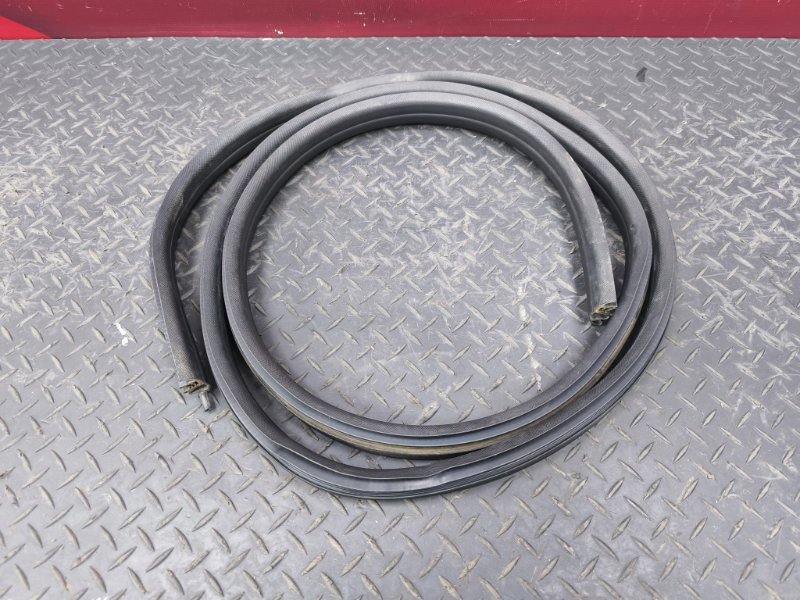 Уплотнитель двери