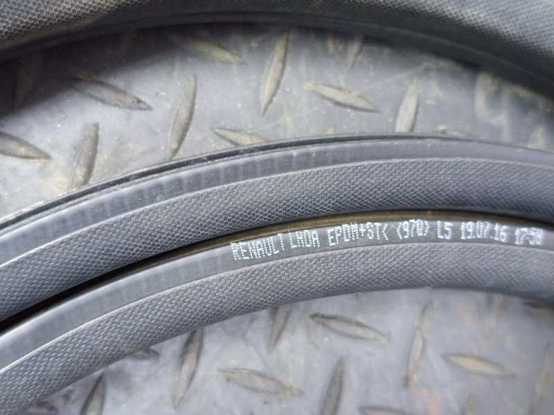 Уплотнитель двери