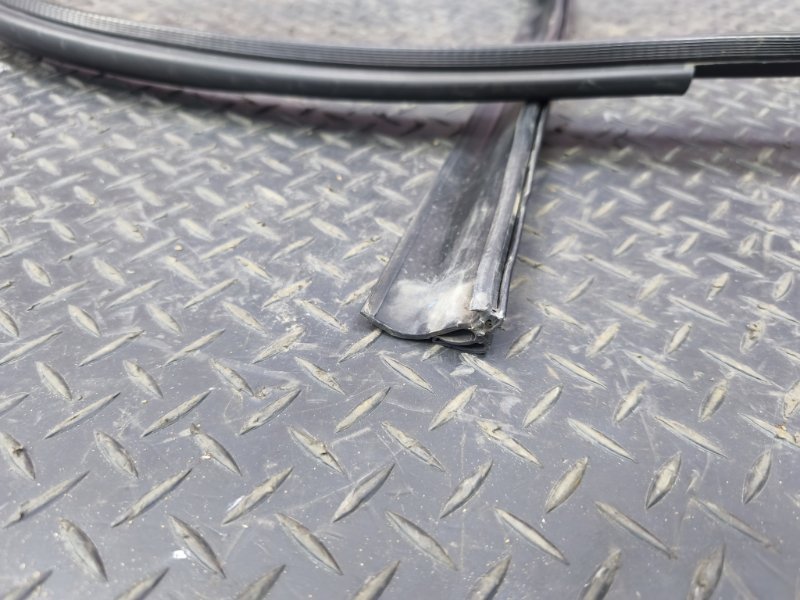 Уплотнительная резинка крыши