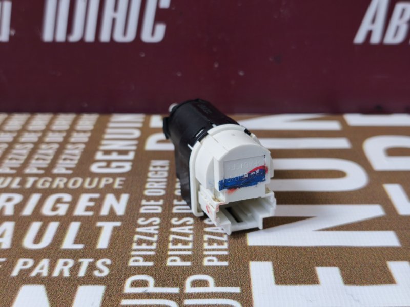 Датчик педали тормоза