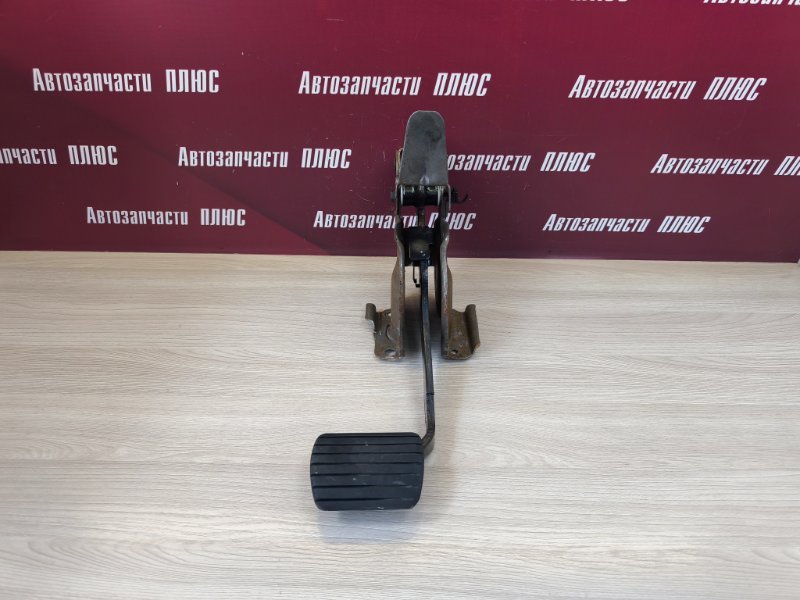 Педаль тормоза