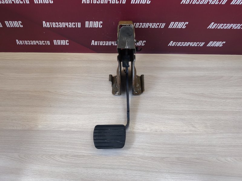 Педаль тормоза