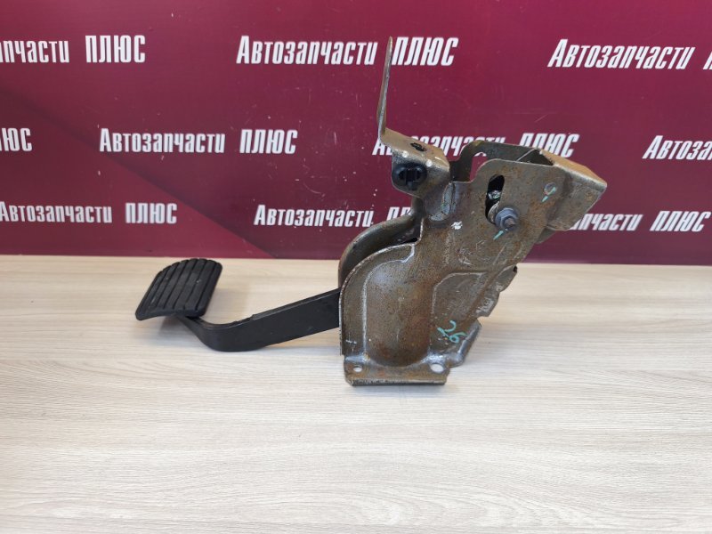 Педаль тормоза