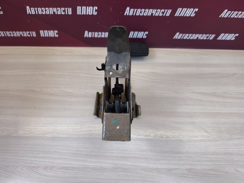 Педаль тормоза