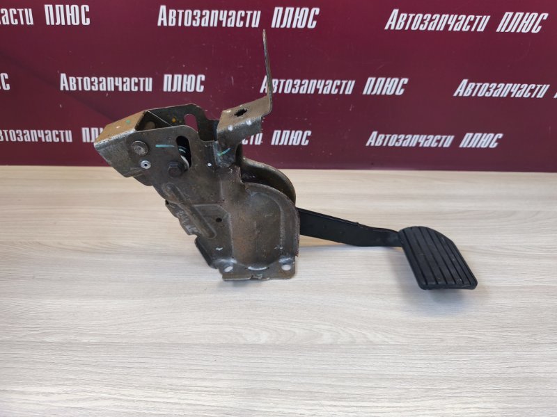 Педаль тормоза