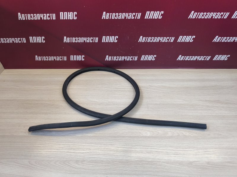 Уплотнительная резинка боковой двери