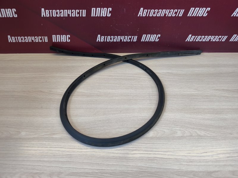 Уплотнительная резинка боковой двери