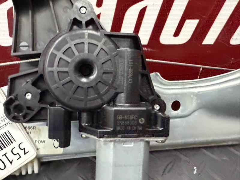 Стеклоподъемник    двери