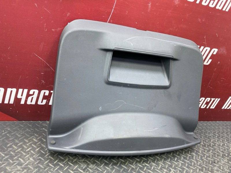 Обшивка двери багажника