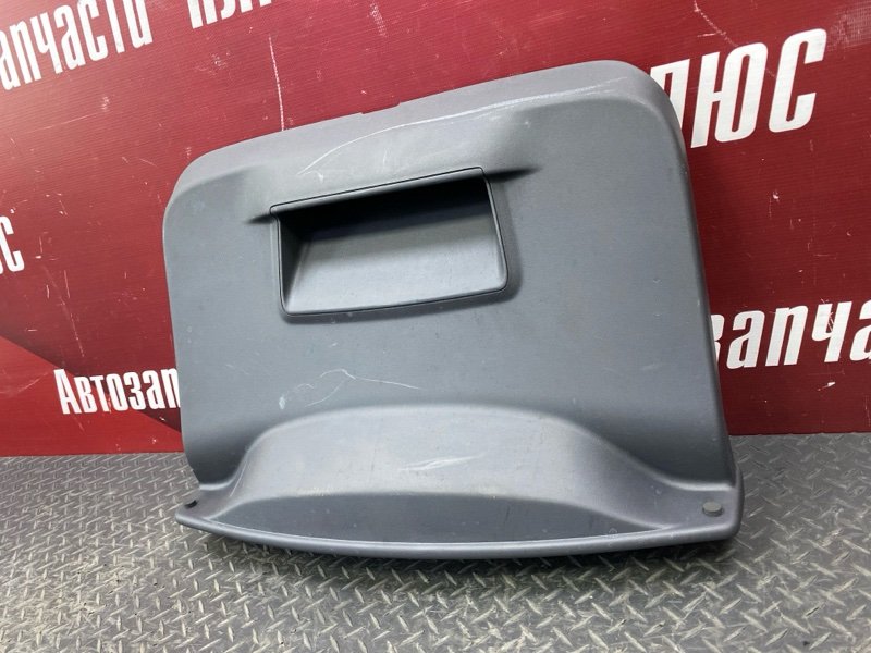 Обшивка двери багажника