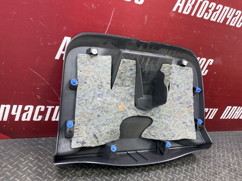 Обшивка двери багажника