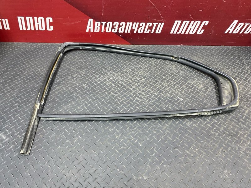 Уплотнитель стекла      двери