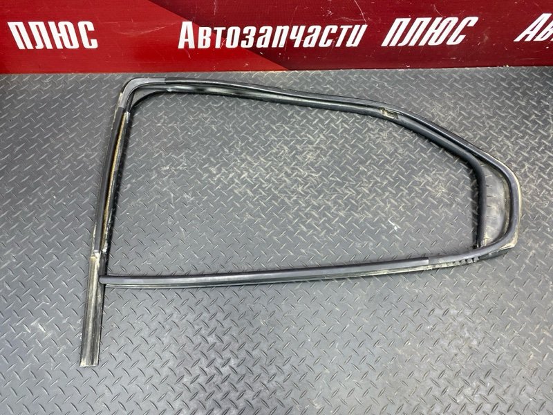 Уплотнитель стекла      двери