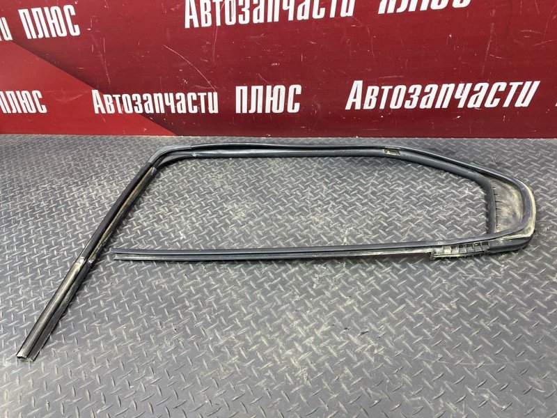 Уплотнитель стекла      двери