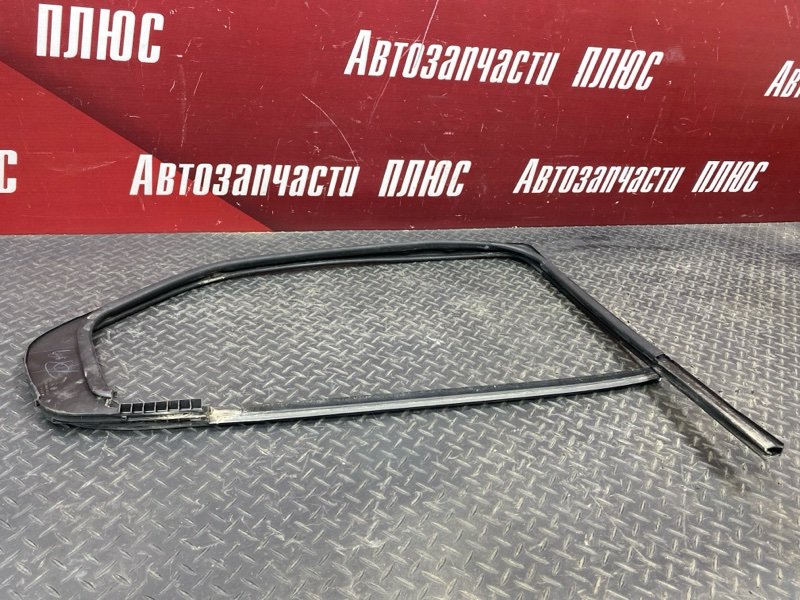 Уплотнитель стекла      двери