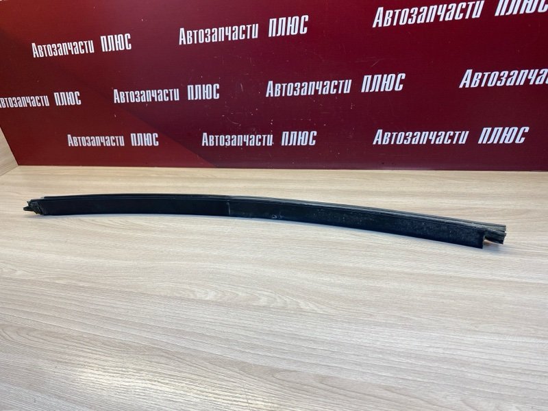 Направляющая стекла     двери