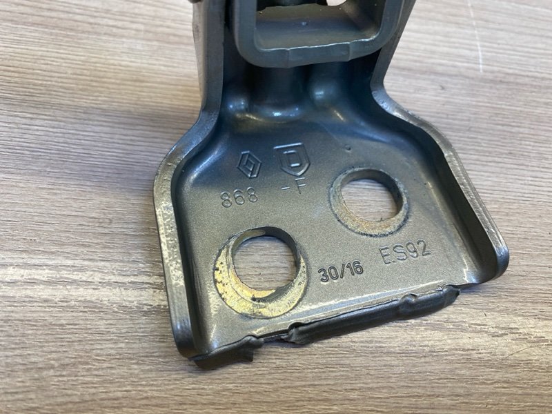 Петля     двери