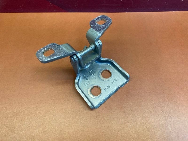 Петля     двери