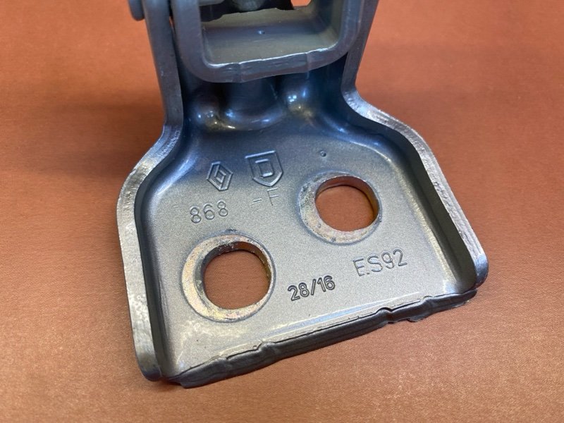 Петля     двери