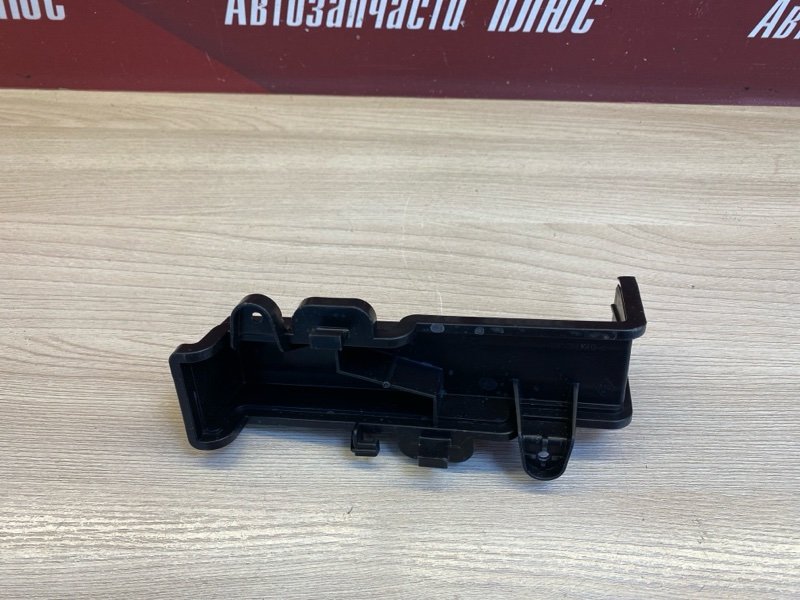 Крышка салонного фильтра