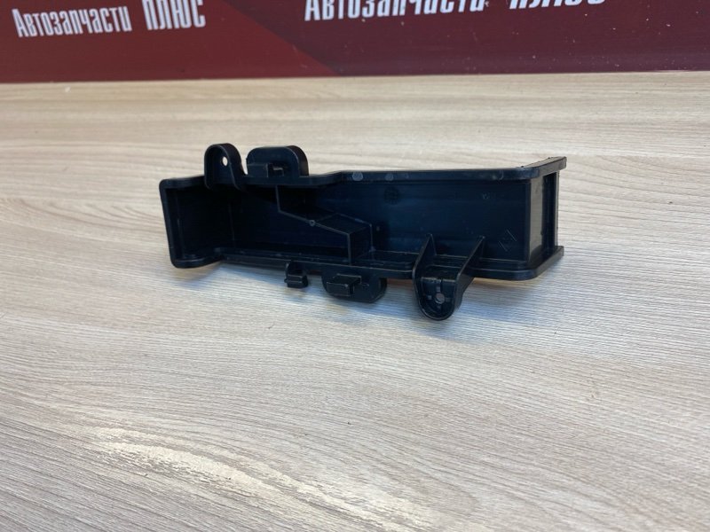 Крышка салонного фильтра