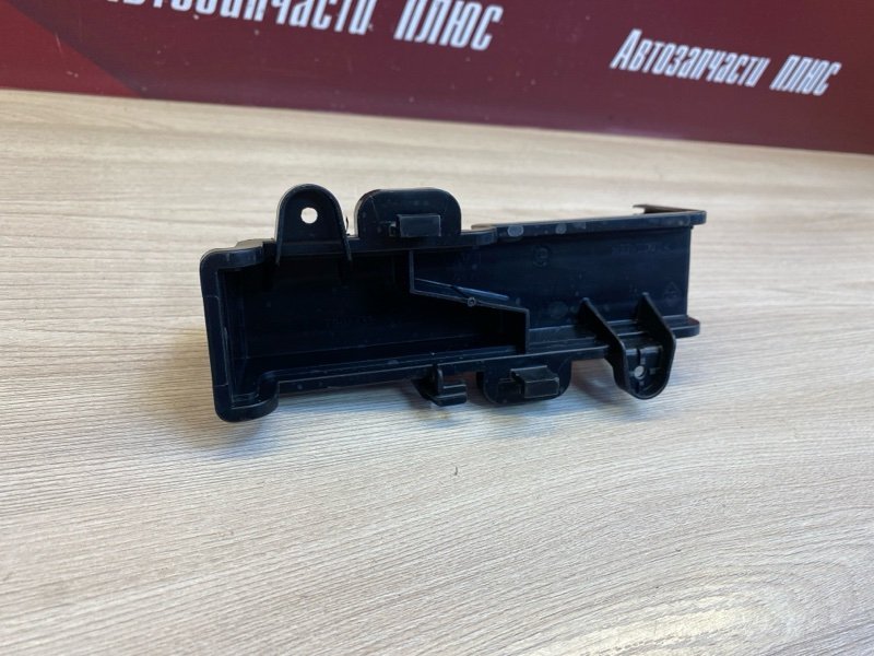 Крышка салонного фильтра