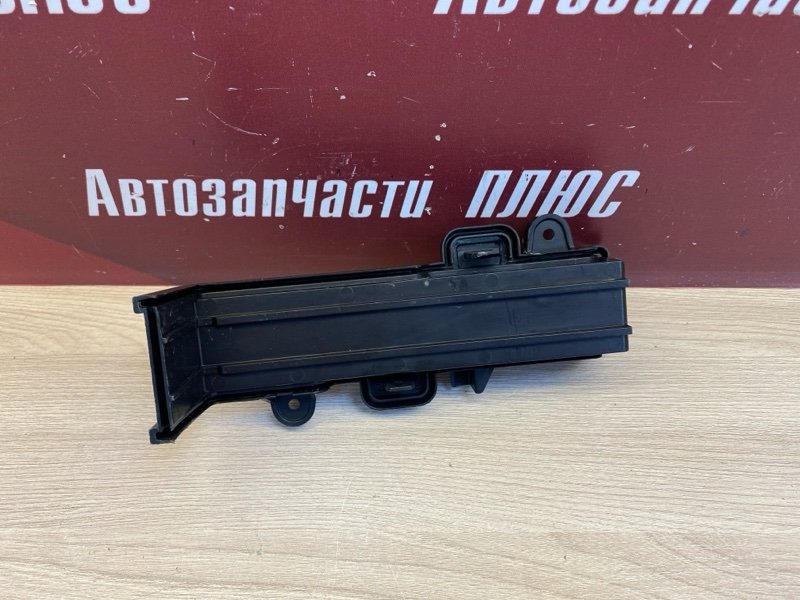 Крышка салонного фильтра