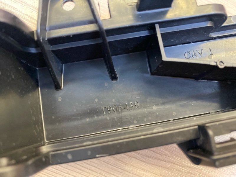 Крышка салонного фильтра