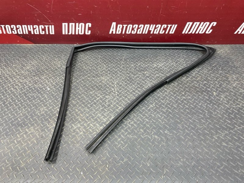 Уплотнитель стекла      двери
