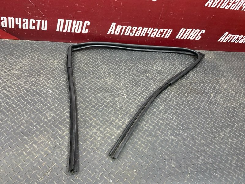 Уплотнитель стекла      двери