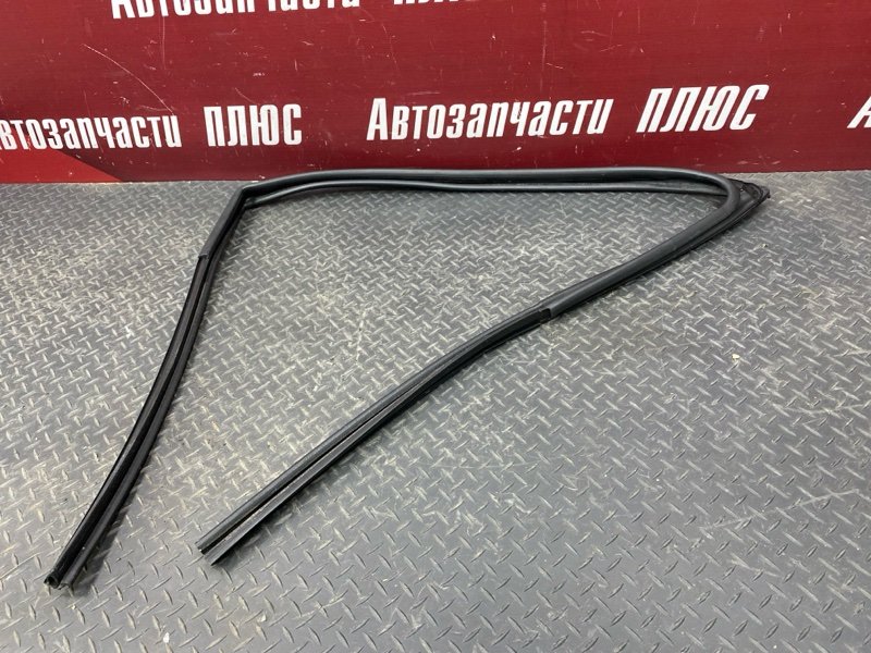Уплотнитель стекла      двери