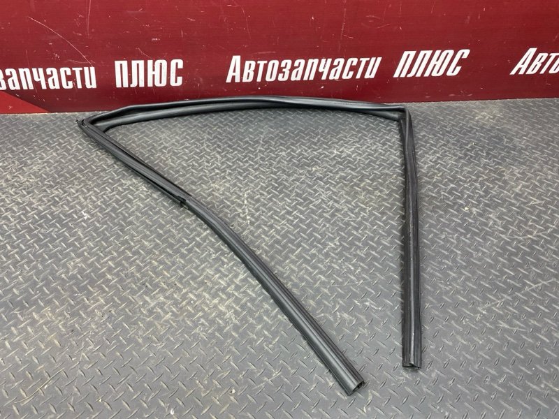 Уплотнитель стекла      двери