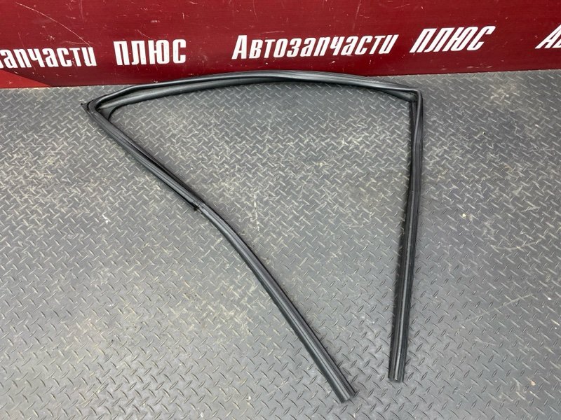 Уплотнитель стекла      двери