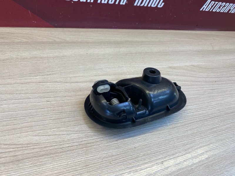 Внутренняя  ручка двери