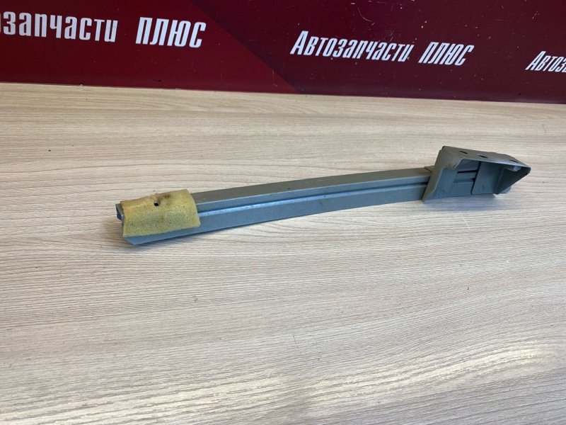 Направляющая стекла     двери