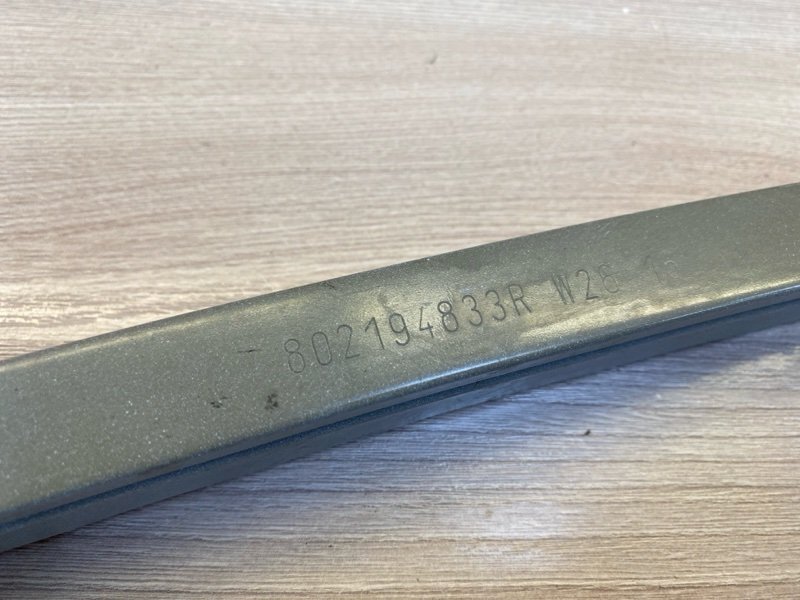 Направляющая стекла     двери