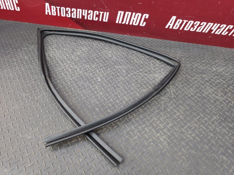 Уплотнитель стекла      двери