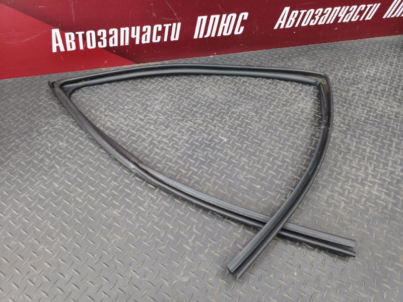 Уплотнитель стекла      двери