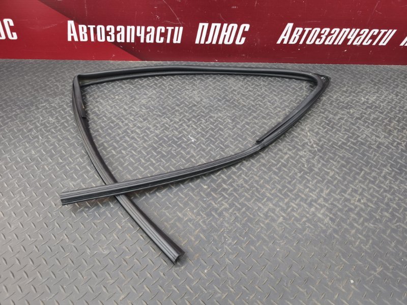 Уплотнитель стекла      двери